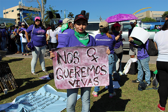 Las mujeres y niñas en El Salvador